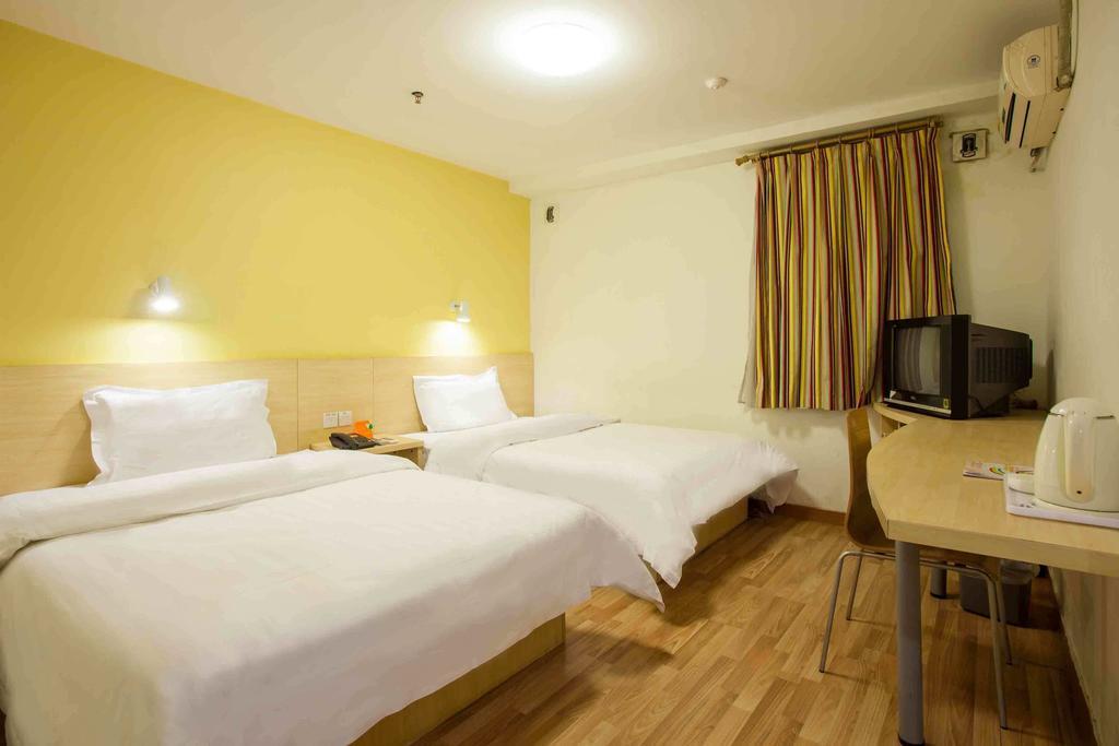 7Days Inn Nanchang North Railway Station Square Szoba fotó