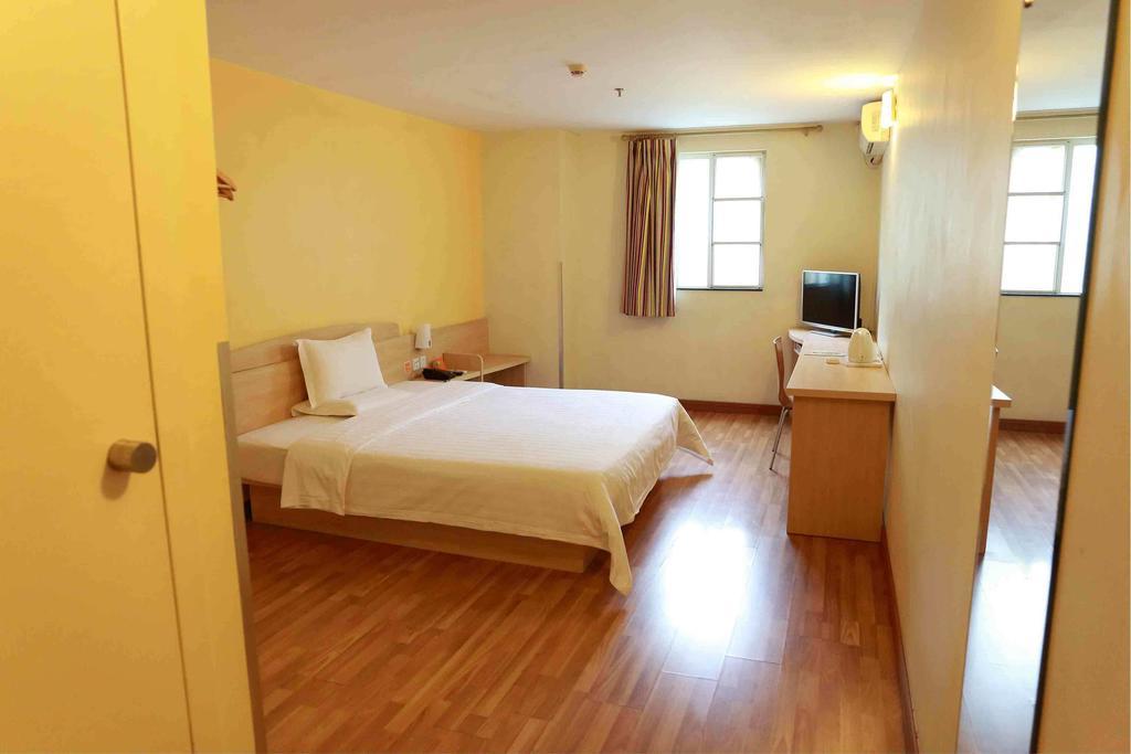 7Days Inn Nanchang North Railway Station Square Szoba fotó